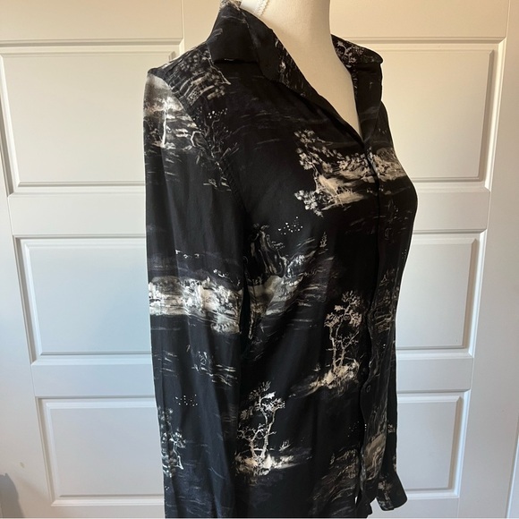 Abstract Print Button Down Long Sleeve Shirt Size XS - Picture 3 of 9